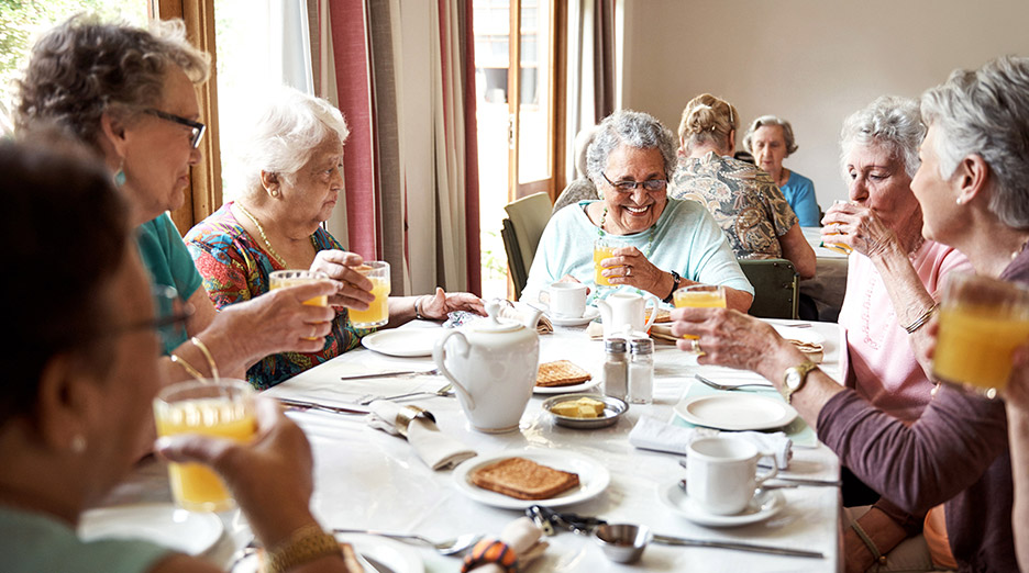 women having breakfast